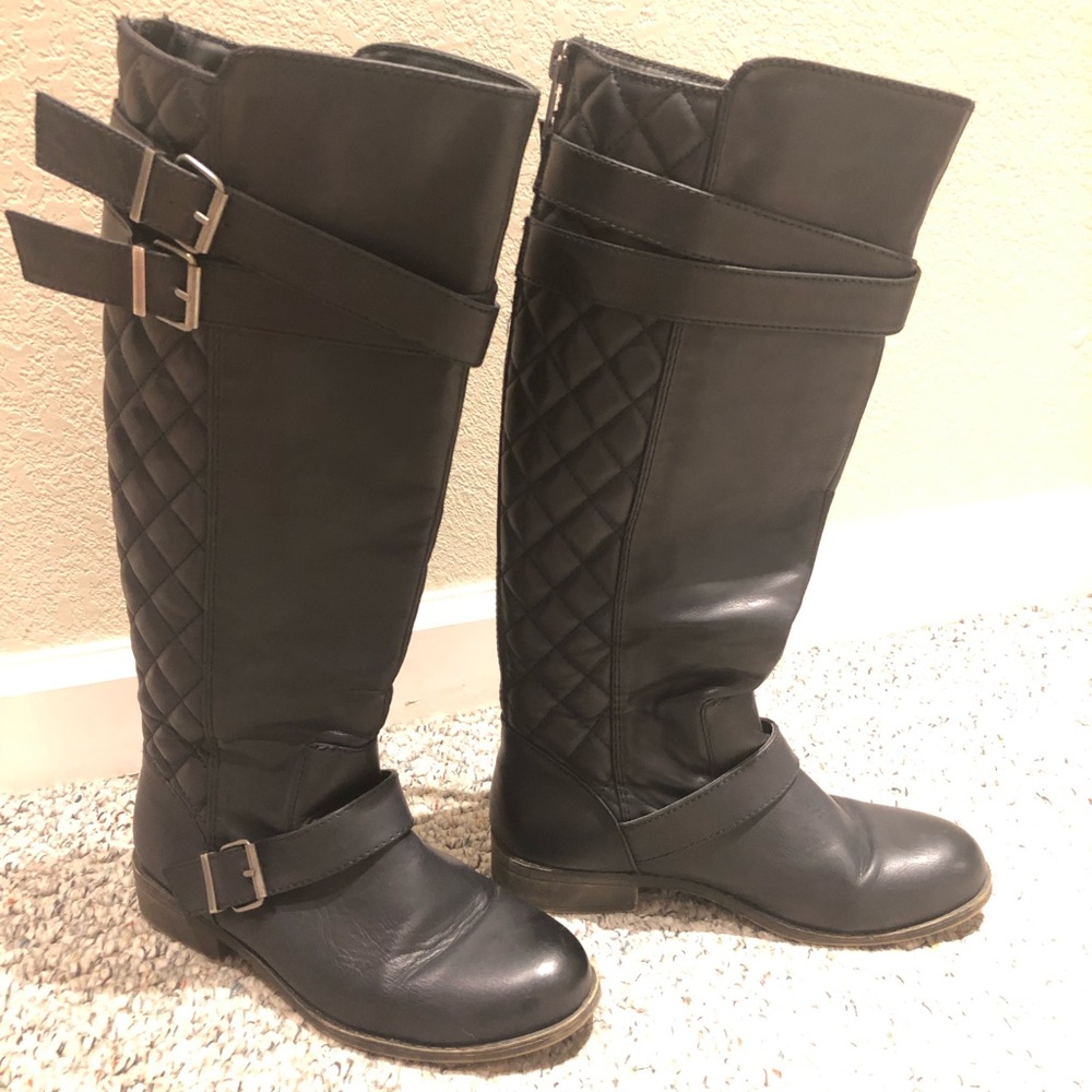 Black quilted boots.